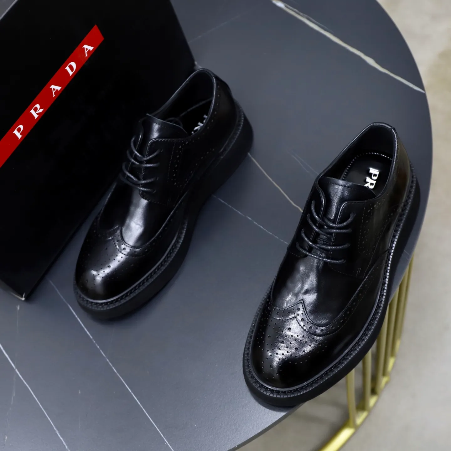 Ex-factory price: 640💰🙅‍♂️🙅‍♂️🙅‍♂️Cowhide Brand: PRADA Standard code: 38-44 (45 customized) Grade: Same as the official website Material: Original high-grade cowhide surface, cowhide lining, non-slip, soft and wear-resistant outsole Style category: Men's fashionable casual boots, distinguished luxury brand elements, top luxury Color: actual picture color
